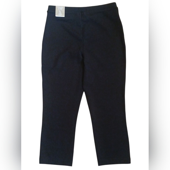 Chico's - NWT, Fabulously Slimming Capri Leggings Cropped, Black, Size 0, - Picture 3 of 8